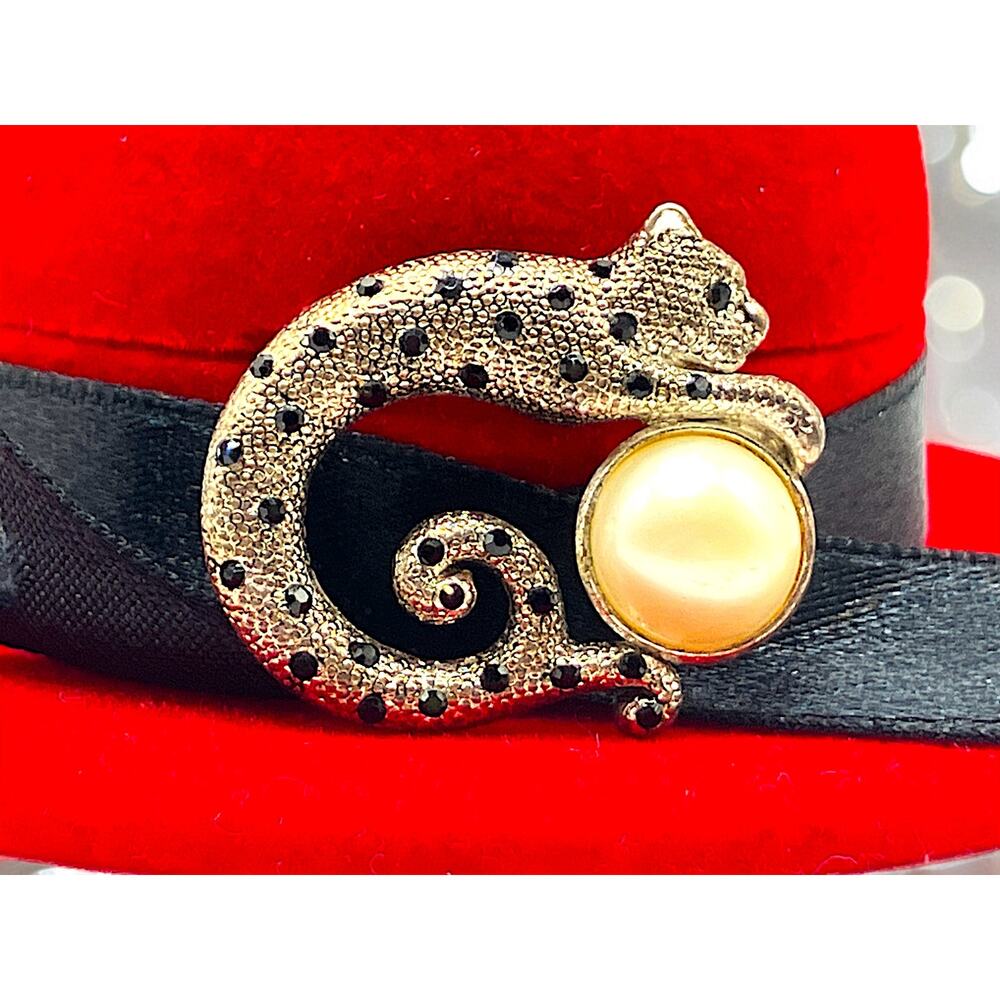 Art Nouveau Leopard Silver-Tone with a Faux Pearl Brooch!